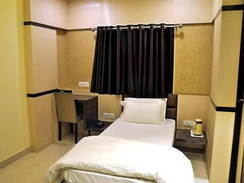 Townhouse 1182 Hotel Tirupati Galaxy Канпур Екстер'єр фото
